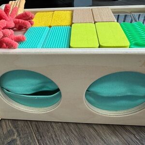 Lovevery Montessori Sensory Box, Multi-Color